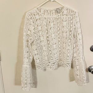 Crochet lace cropped shirt with bell sleeve